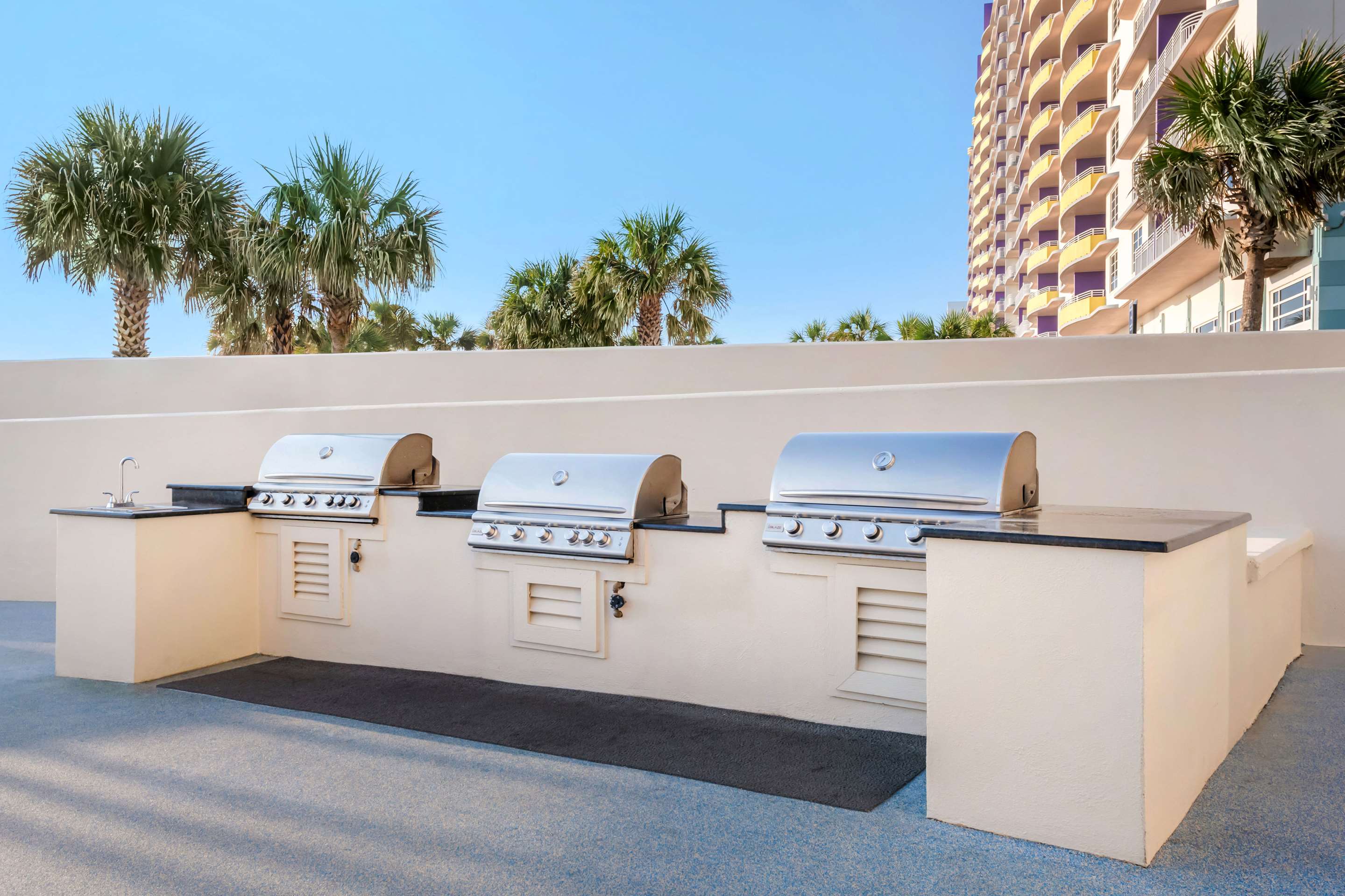 Exterior | Hilton Vacation Club Daytona Beach Regency