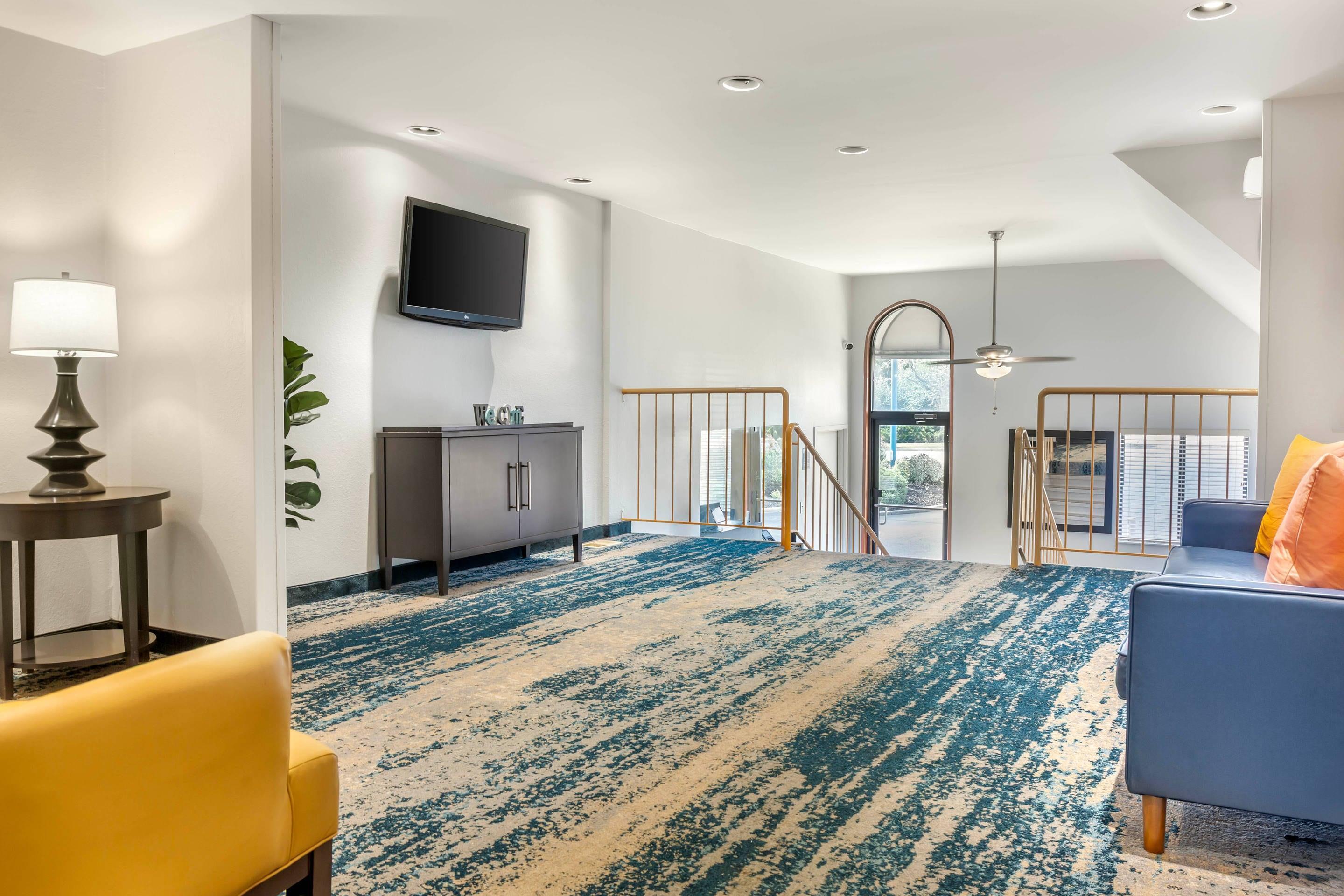 Hotel lobby | Suburban Studios Louisville East