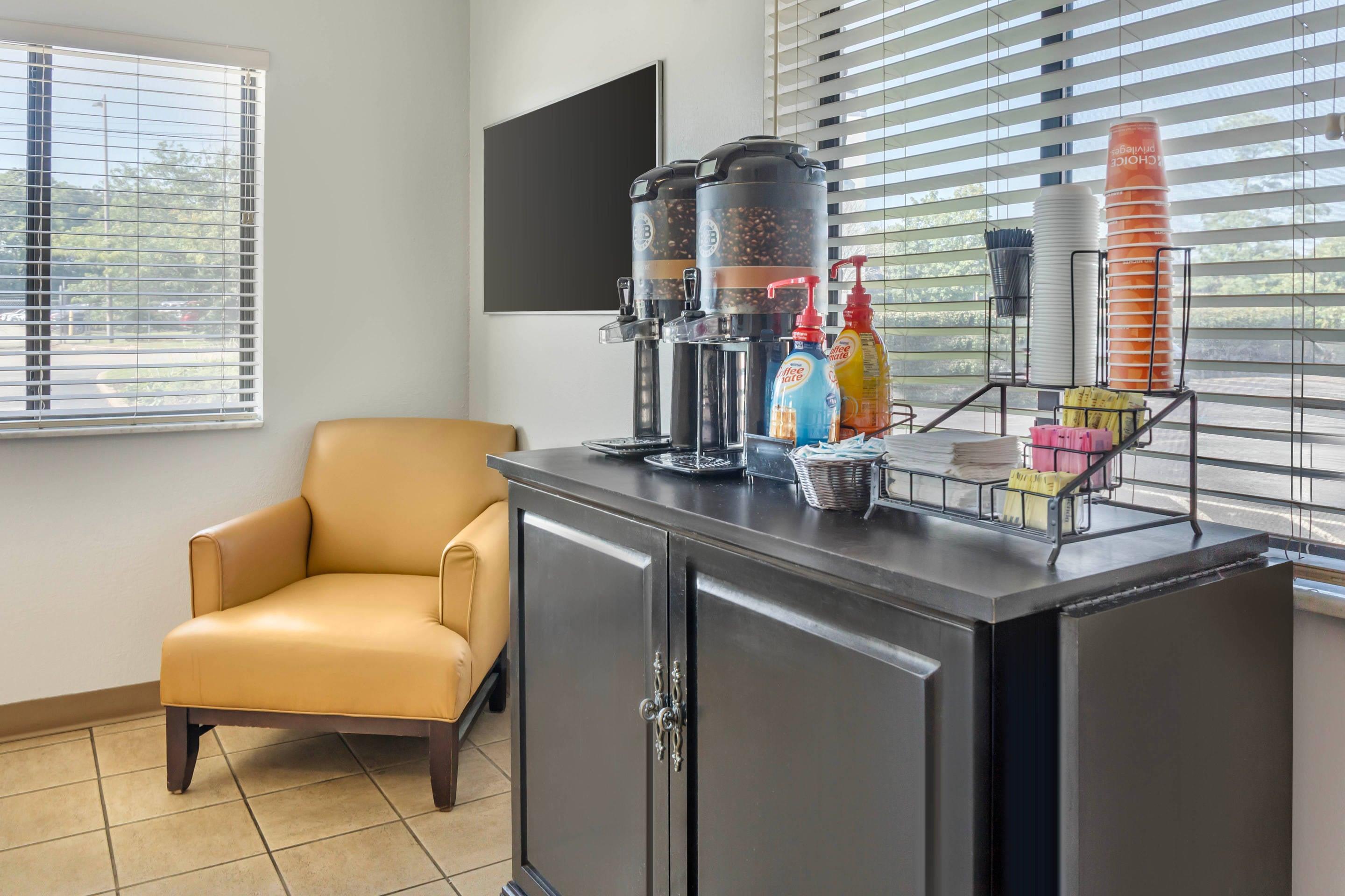 Hotel lobby | Suburban Studios Louisville East