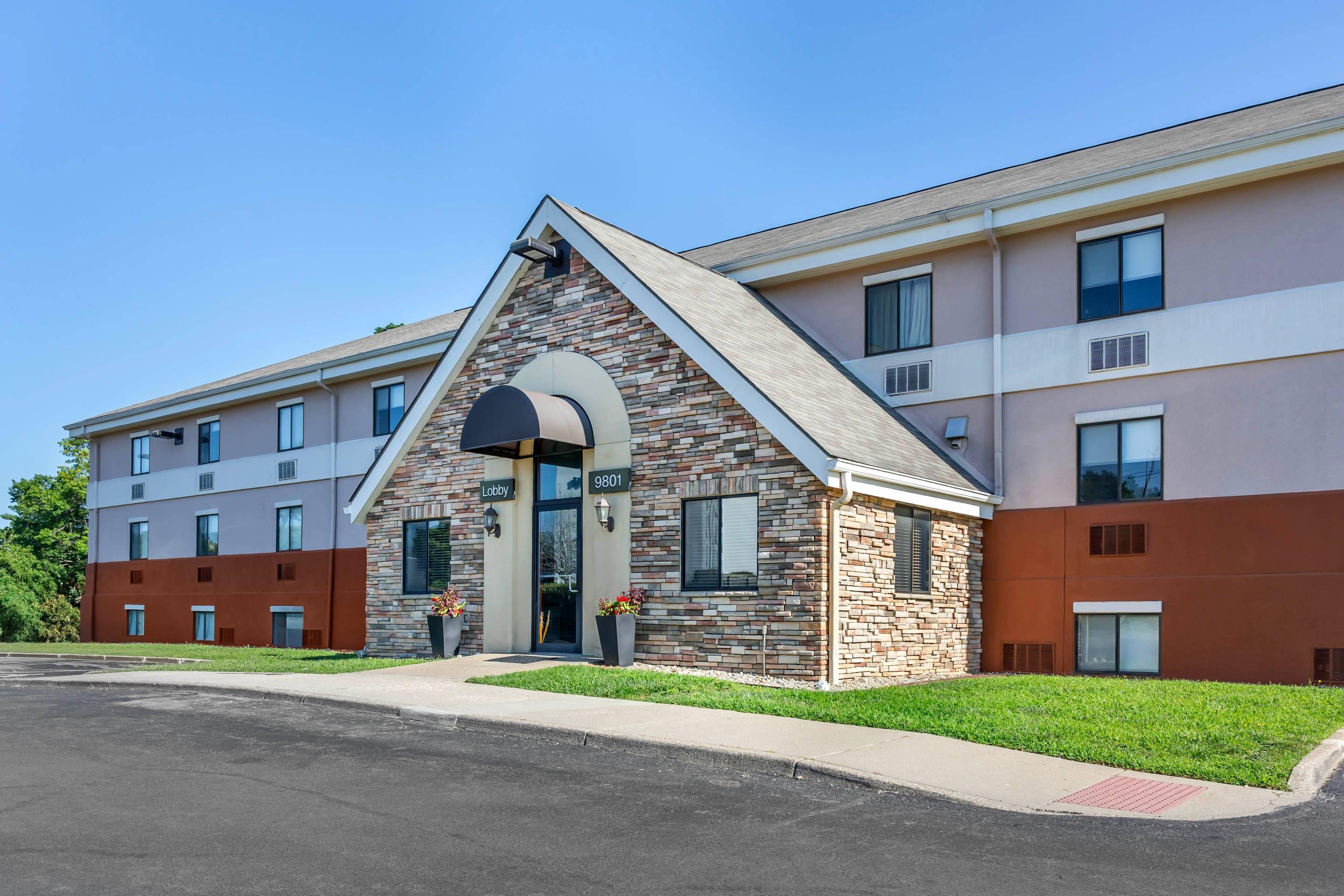 Hotel exterior | Suburban Studios Louisville East