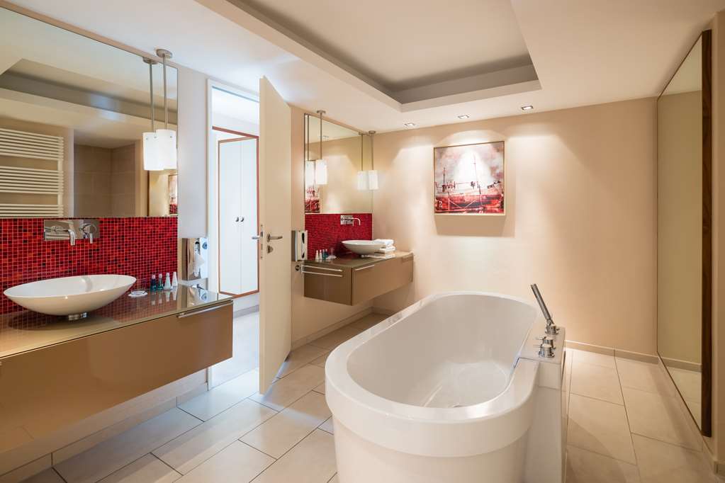 LINDNER HOTEL BOLTENHAGEN-guestroom-Guest Room,Bathroom,On-Site.jpg