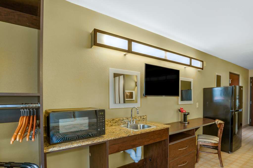 MOTEL 6 BREAUX BRIDGE, LA-guestroom-Guest Room,Guest Room Amenity,On-Site.jpg
