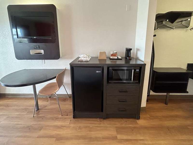 STUDIO 6 SUITES  RIVERSIDE, CA-guestroom-Guest Room,Guest Room Amenity,On-Site.jpg
