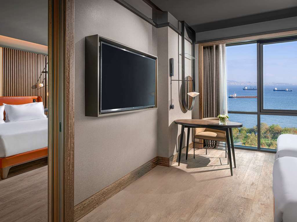 Mövenpick Hotel Istanbul Marmara Sea-guestroom-Guest Room,On-Site.jpg