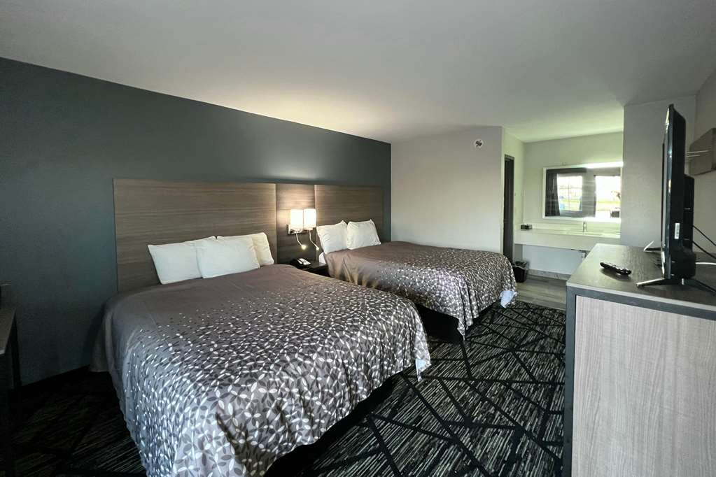SUPER 8 BY WYNDHAM SULPHUR SOUTH-guestroom-Guest Room,On-Site.jpg