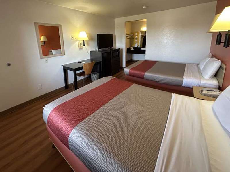 STUDIO 6 BELLFLOWER, CA-guestroom-Guest Room,On-Site.jpg