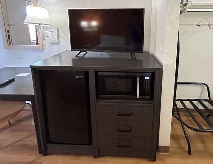 STUDIO 6 BELLFLOWER, CA-guestroom-Guest Room,Suite,On-Site.jpg