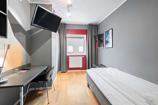 1 Single Bed, Non-Smoking, Economy Room, Smart Tv, Work Desk, Wi-Fi, Full Breakfast