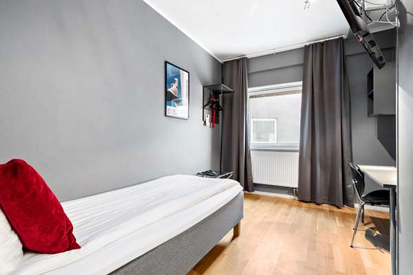 1 Single Bed, Non-Smoking, Economy Room, Smart Tv, Work Desk, Wi-Fi, Full Breakfast
