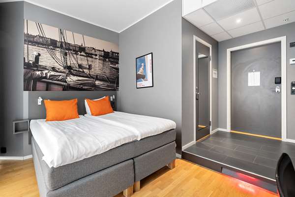1 Double Bed, Non-Smoking, Economy Room, Smart Tv, Work Desk, Wi-Fi, Full Breakfast