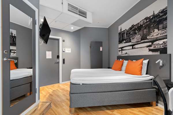 2 Single 1 Single Bunkbed, Non-Smoking, Family Room, Smart Tv, Work Desk, Wi-Fi, Full Breakfast
