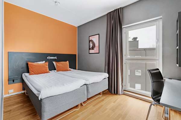 2 Single Beds, Non-Smoking, Economy Room, Smart Tv, Work Desk, Wi-Fi, Full Breakfast