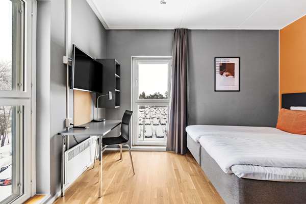 2 Single Beds, Non-Smoking, Economy Room, Smart Tv, Work Desk, Wi-Fi, Full Breakfast