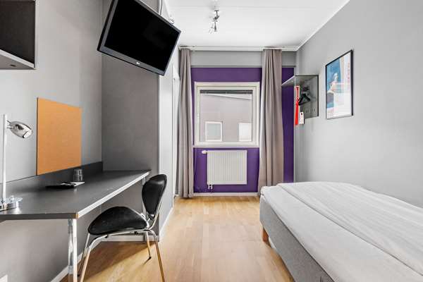 1 Single Bed, Non-Smoking, Economy Room, Smart Tv, Work Desk, Wi-Fi, Full Breakfast