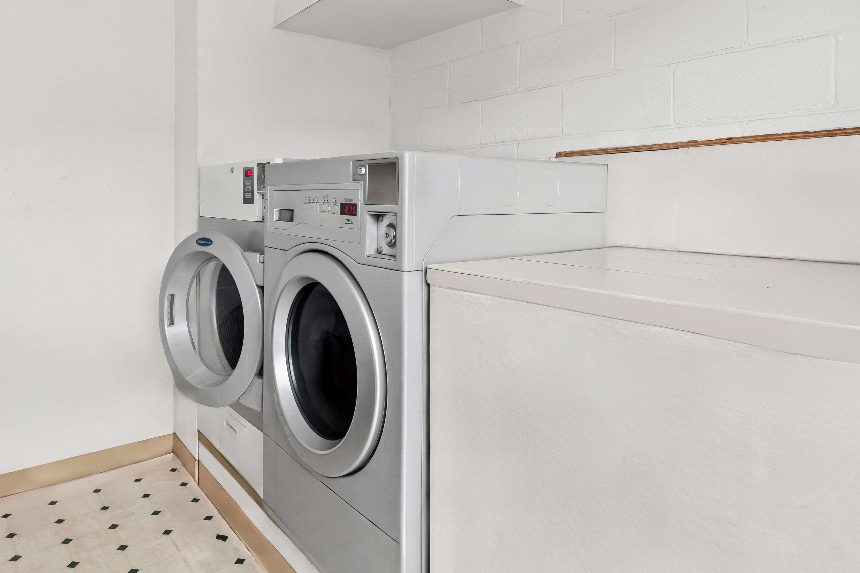 Guest laundry facilities | Rodeway Inn