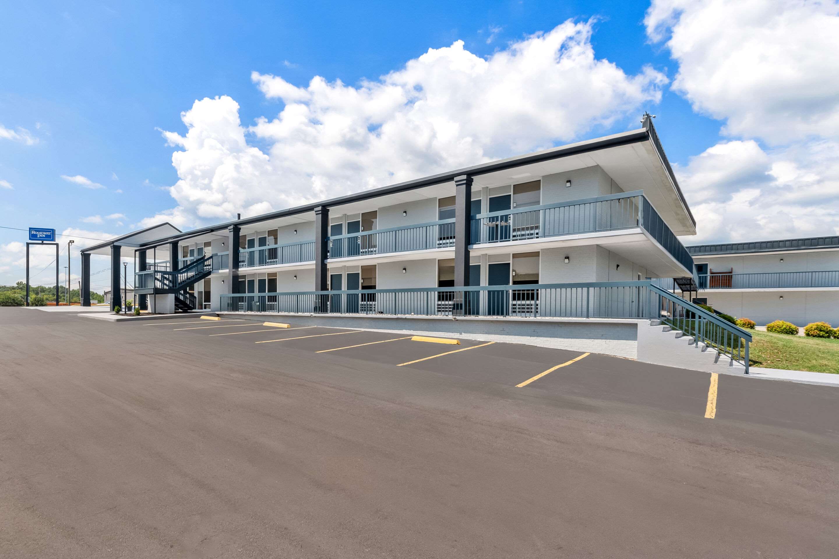 Hotel exterior | Rodeway Inn