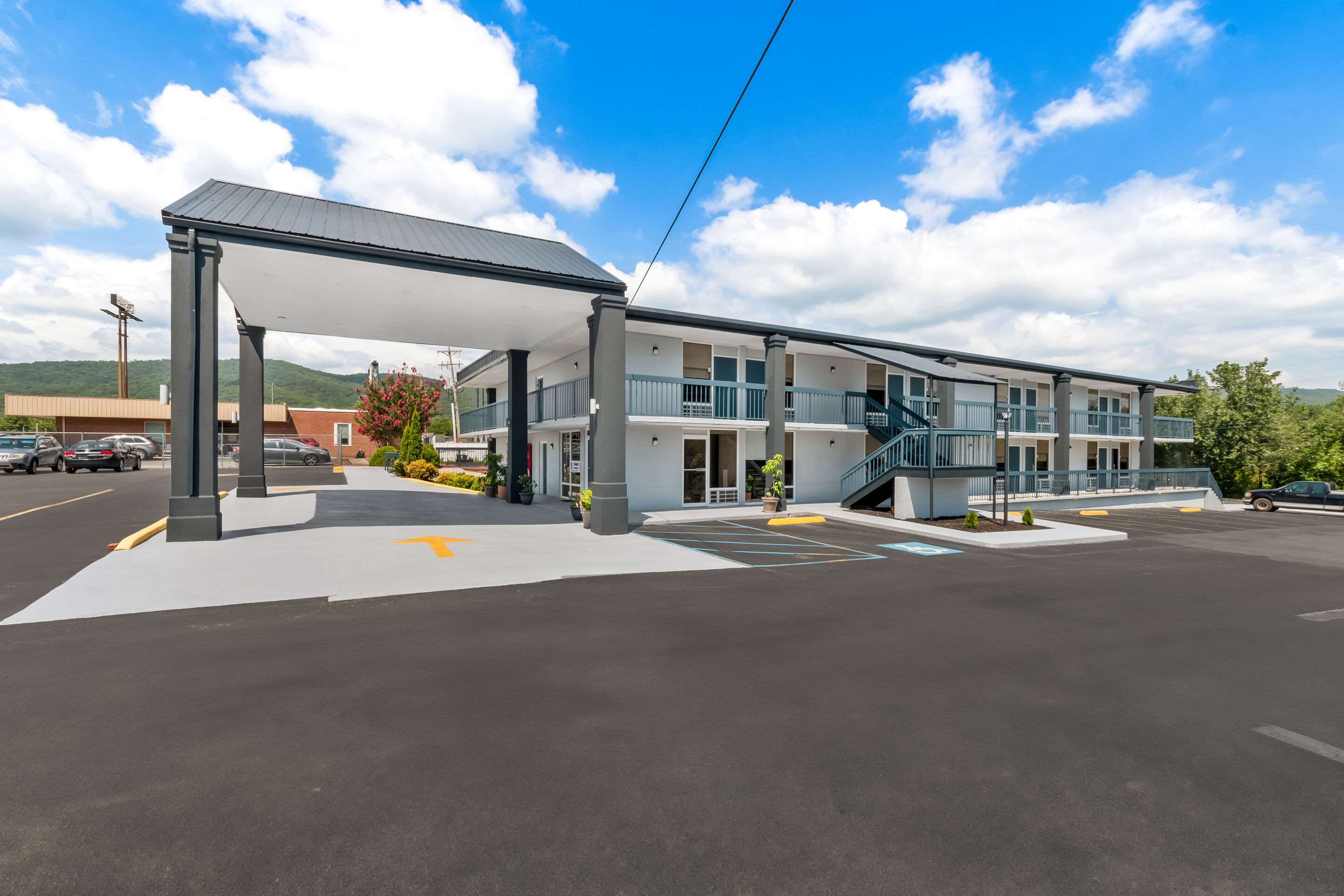 Hotel exterior | Rodeway Inn