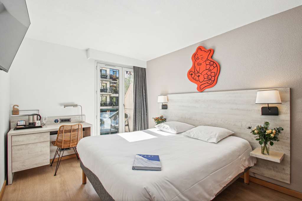 HOTEL AKENA BIARRITZ-guestroom-Guest Room,On-Site.jpg