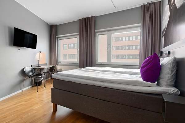 2 Single Beds, Non-Smoking, Economy Room, Smart Tv, Work Desk, Wi-Fi, Full Breakfast