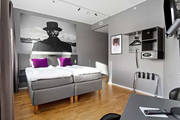 2 Single Beds, Non-Smoking, Economy Room, Smart Tv, Work Desk, Wi-Fi, Full Breakfast