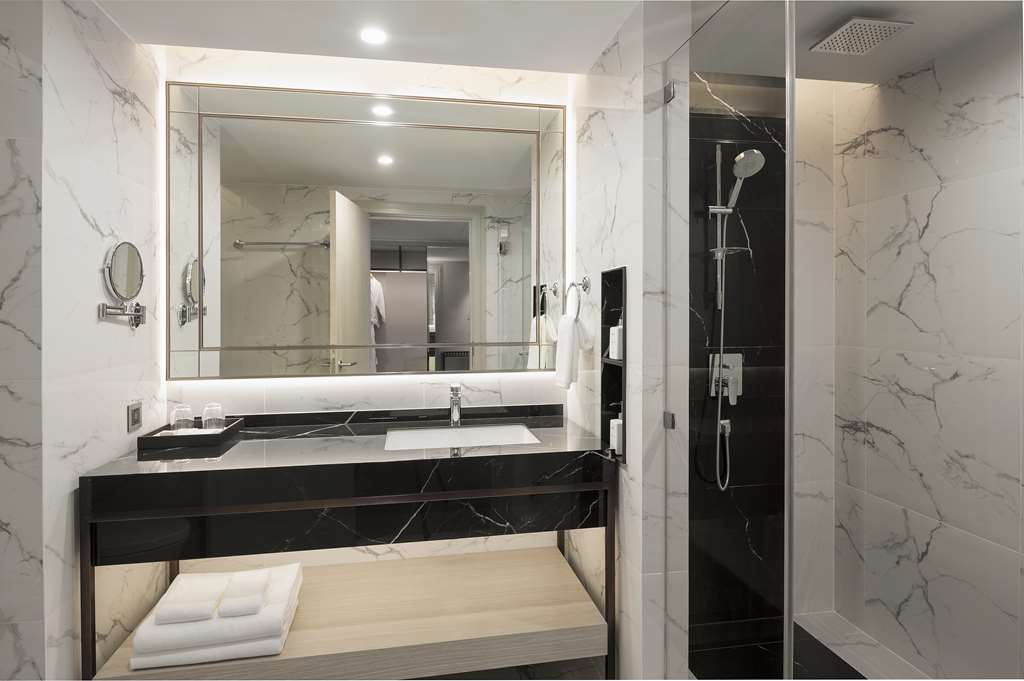 RADISSON HOTEL CHATEAU DE BANGKOK-guestroom-Guest Room,Bathroom,On-Site.jpg