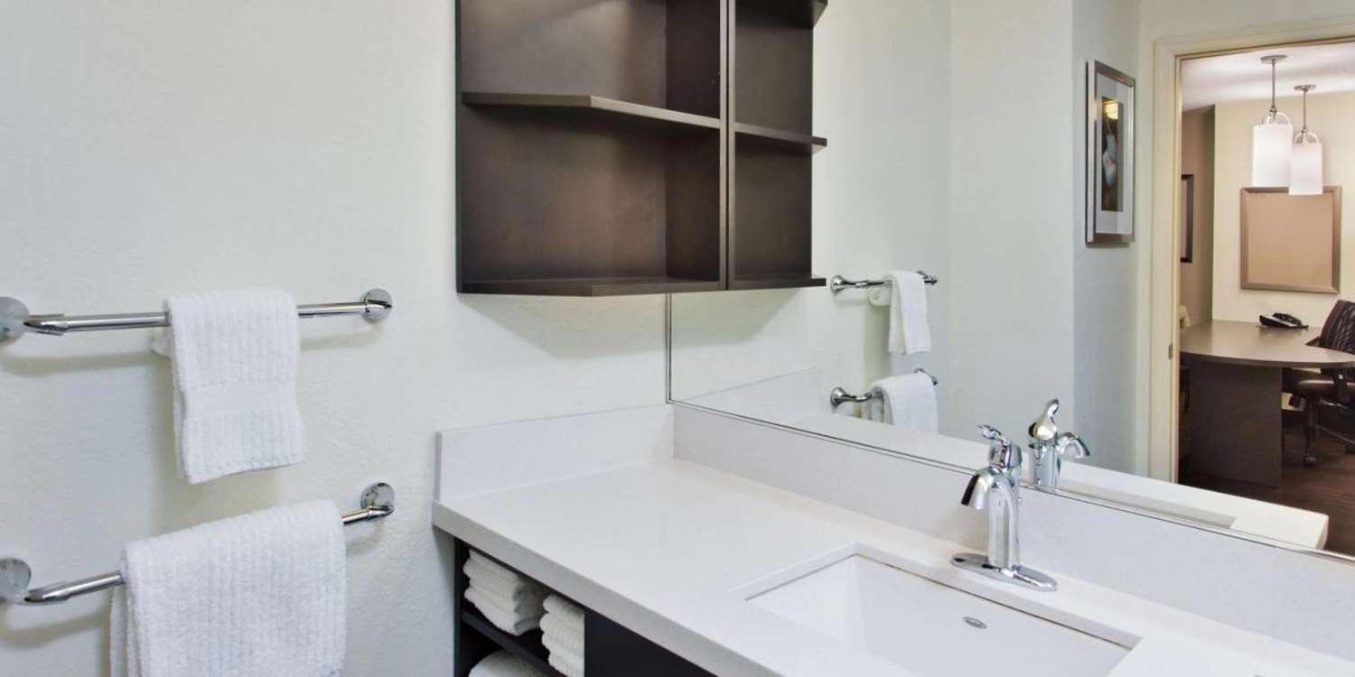 Studio Suite 1 Queen image