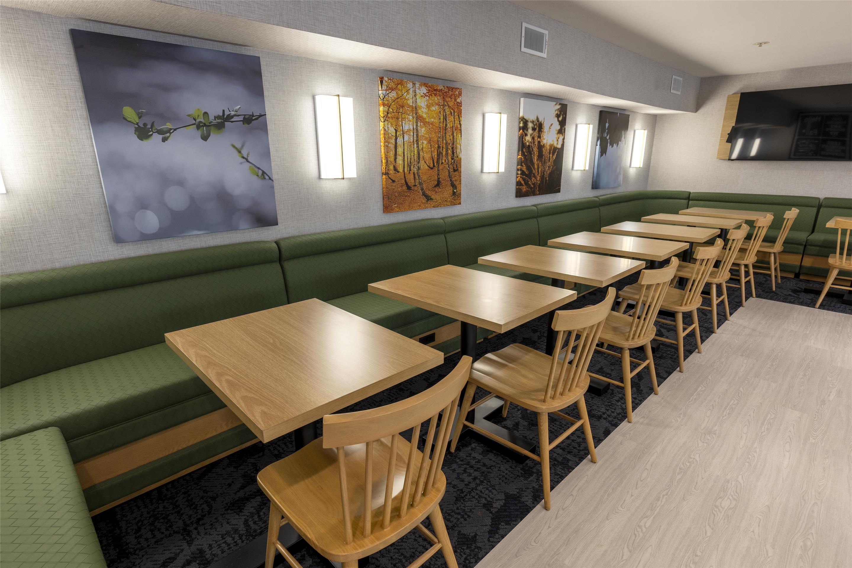 Breakfast Area | Sonesta Simply Suites Lafayette Airport