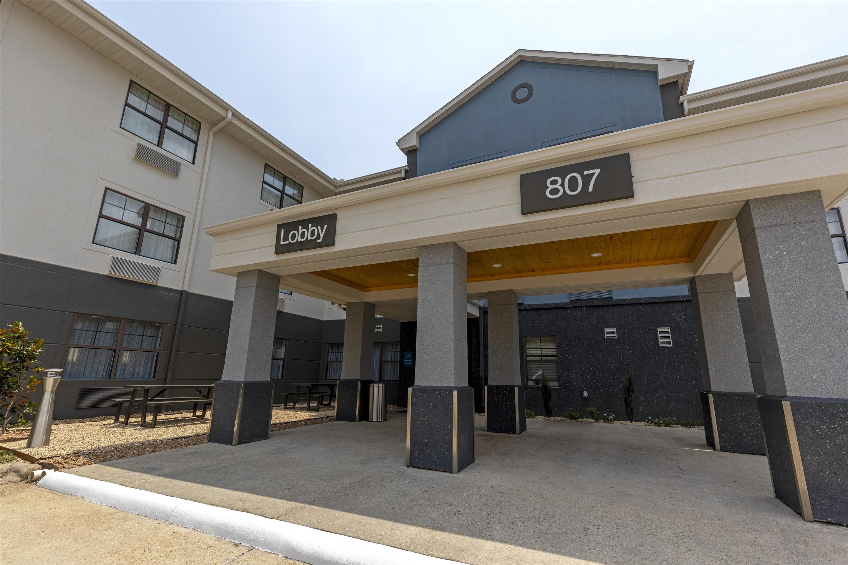 exterior | Sonesta Simply Suites Lafayette Airport