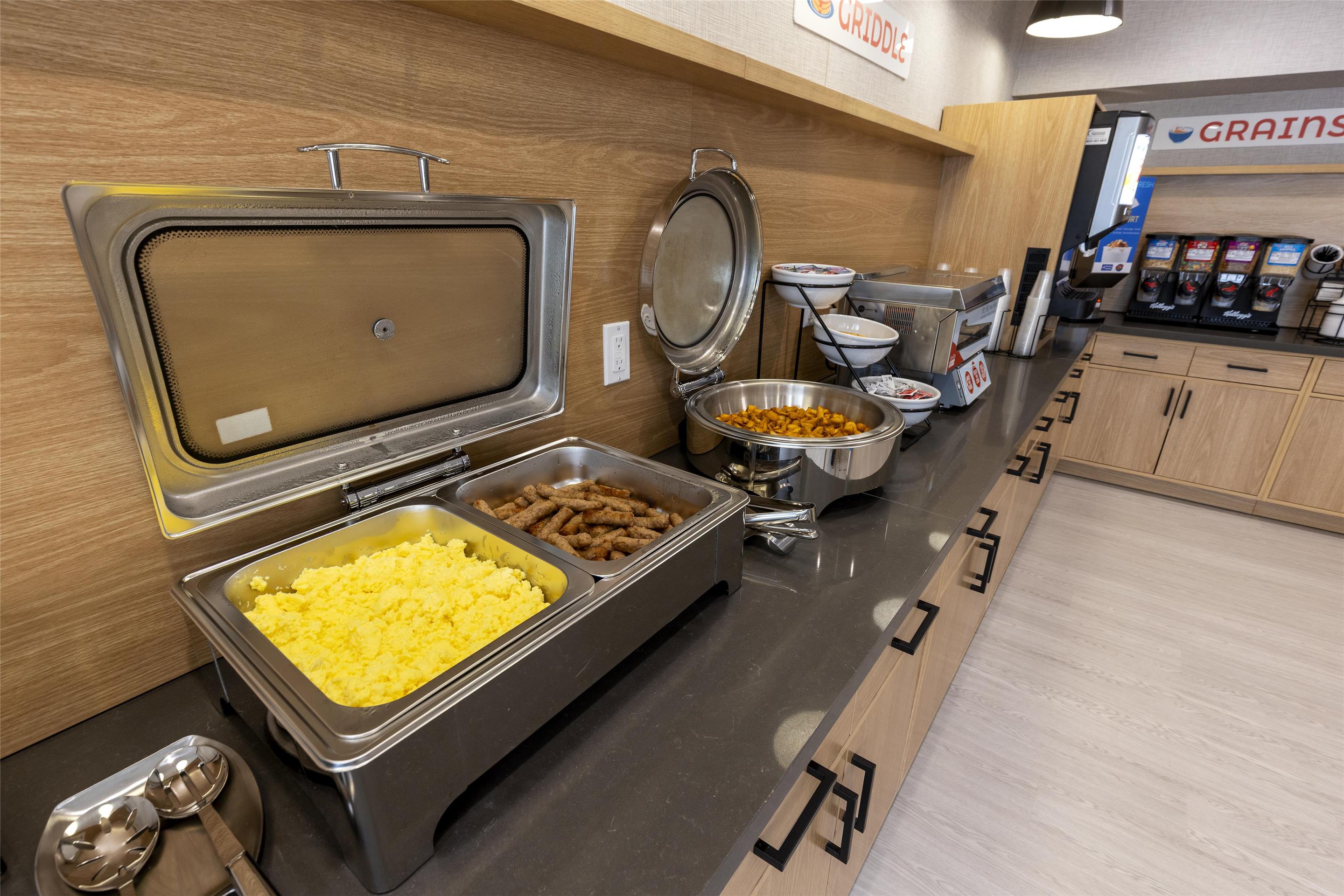 breakfast | Sonesta Simply Suites Lafayette Airport
