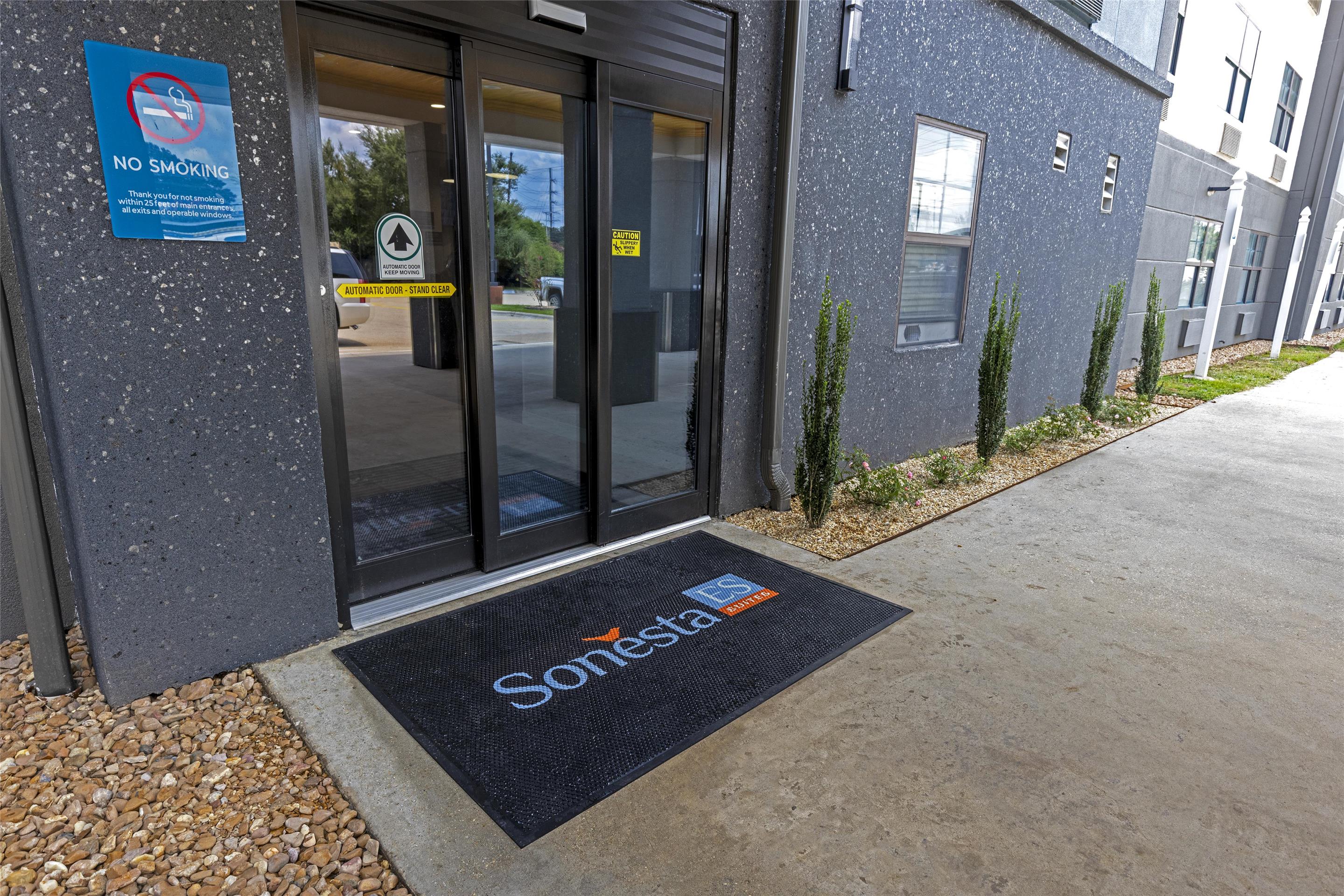 exterior entrance | Sonesta Simply Suites Lafayette Airport