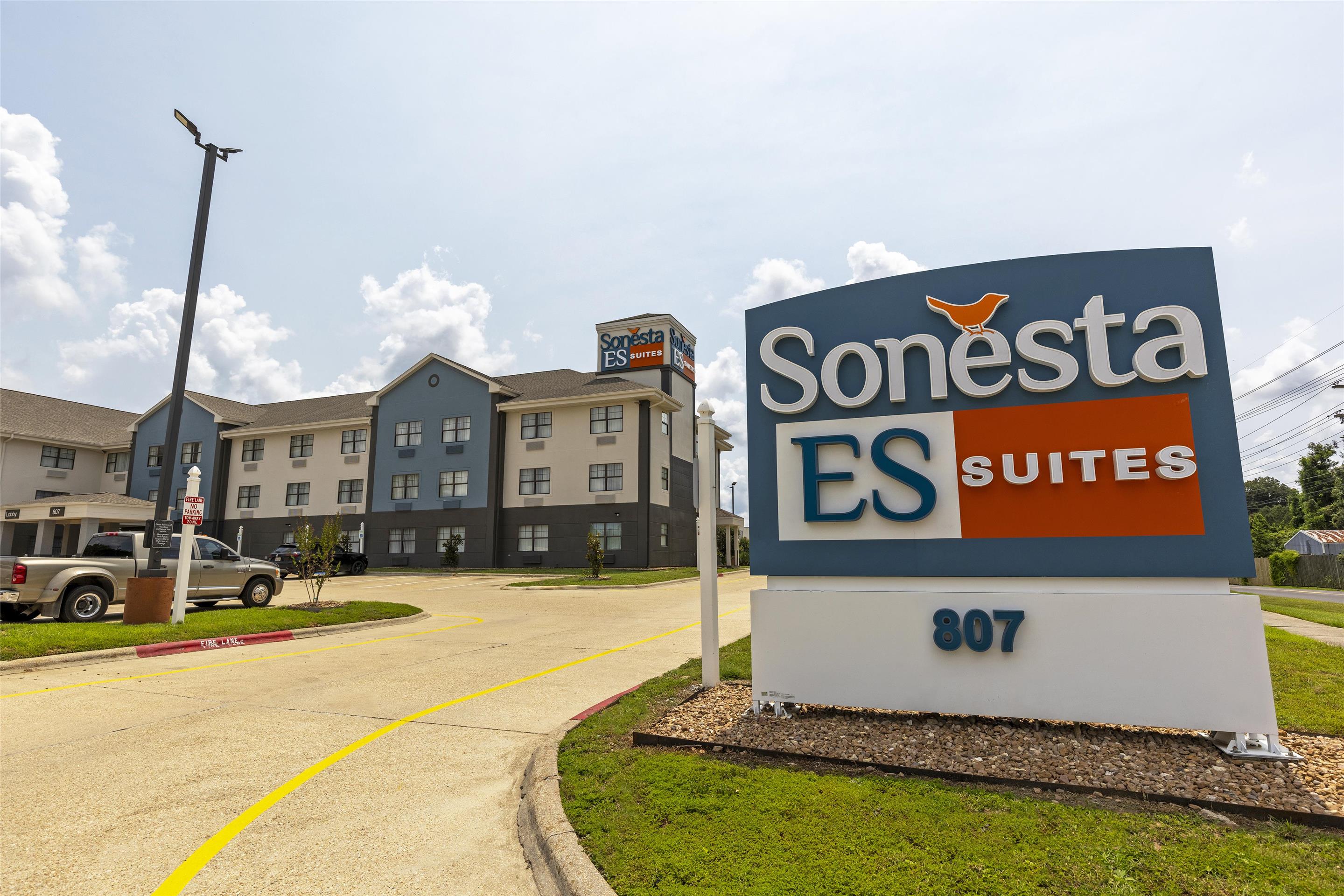 exterior | Sonesta Simply Suites Lafayette Airport