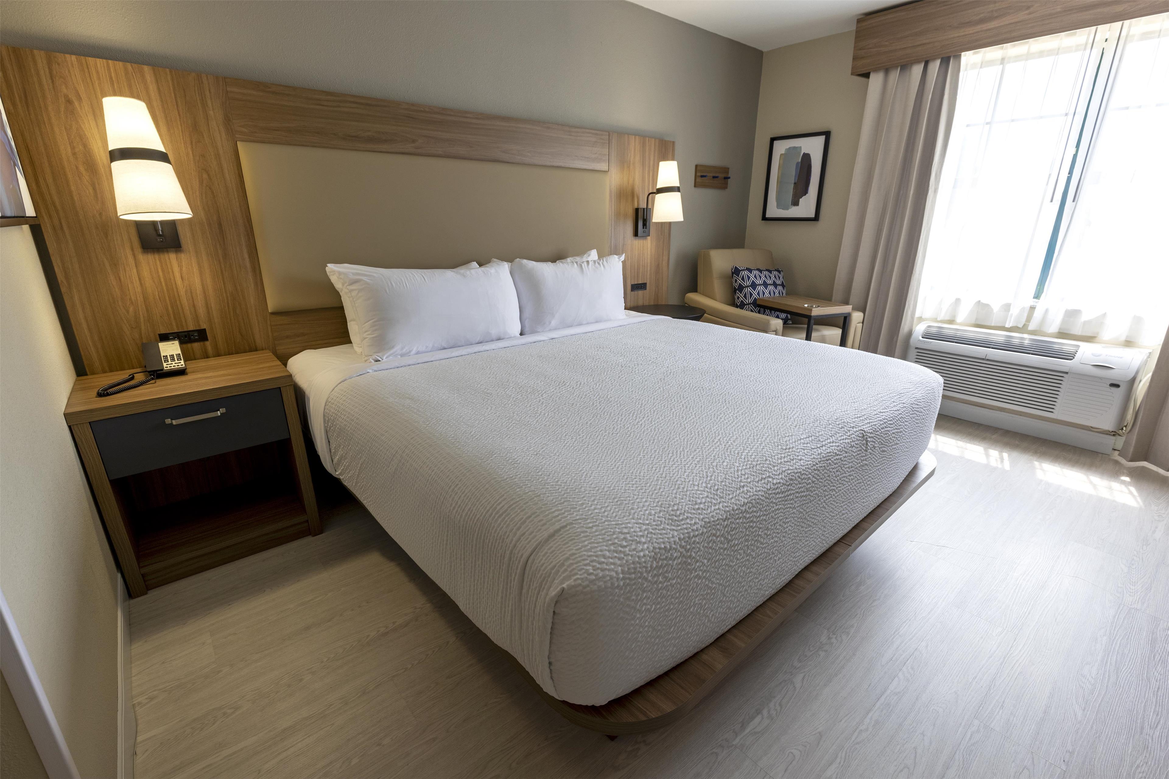 1 King Bed image