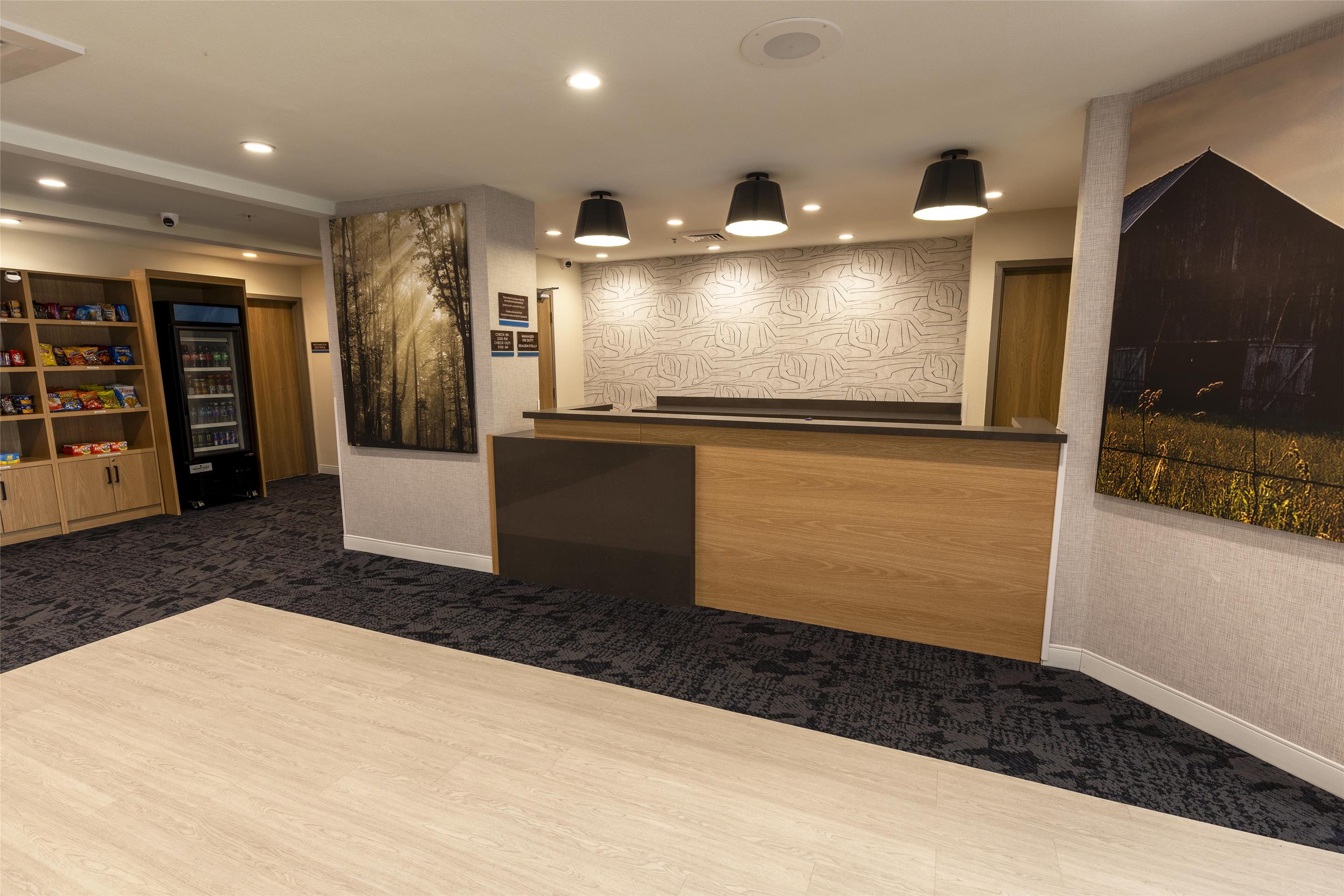 front desk | Sonesta Simply Suites Lafayette Airport