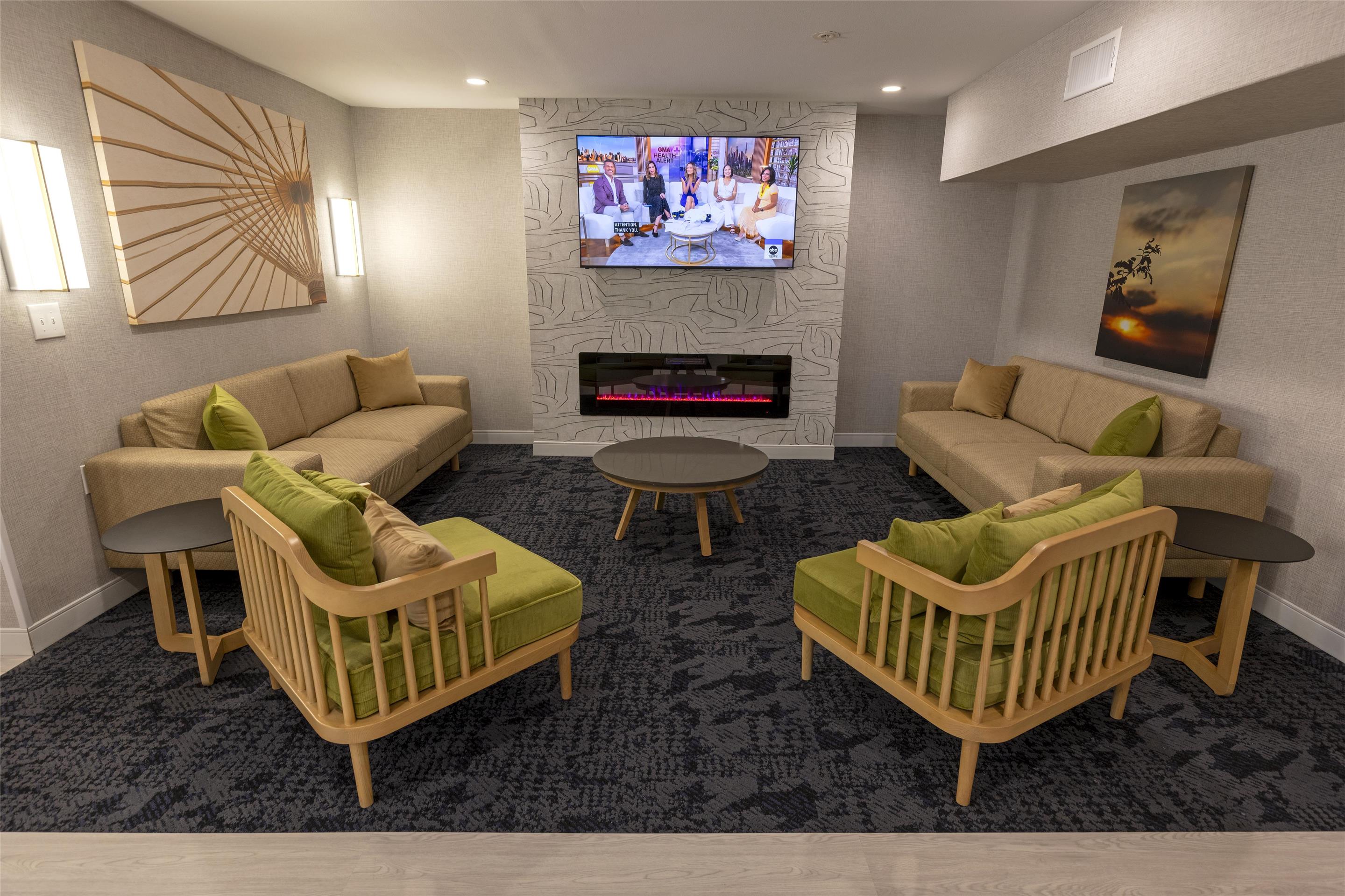 Seating Area | Sonesta Simply Suites Lafayette Airport