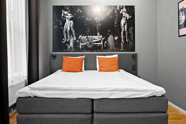 1 King Bed, Non-Smoking, Family Room, Sofabed, Smart Tv, Work Desk, Wi-Fi, Full Breakfast