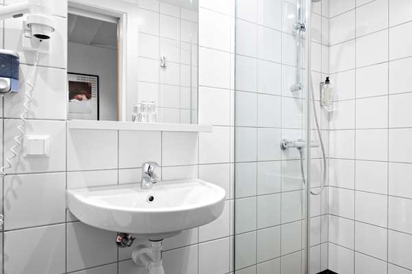 1 Single Bed, Non-Smoking, Economy Room, Work Desk, No Window In Room, Wi-Fi, Full Breakfast