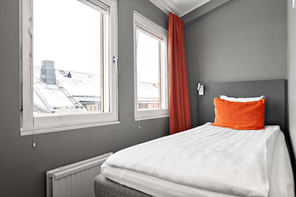 1 Single Bed, Non-Smoking, Standard Room, Smart Tv, Work Desk, Wi-Fi, Full Breakfast