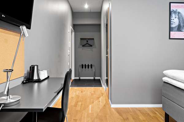 2 Single Beds, Non-Smoking, Superior Room, Smart Tv, Work Desk, Wi-Fi, Full Breakfast