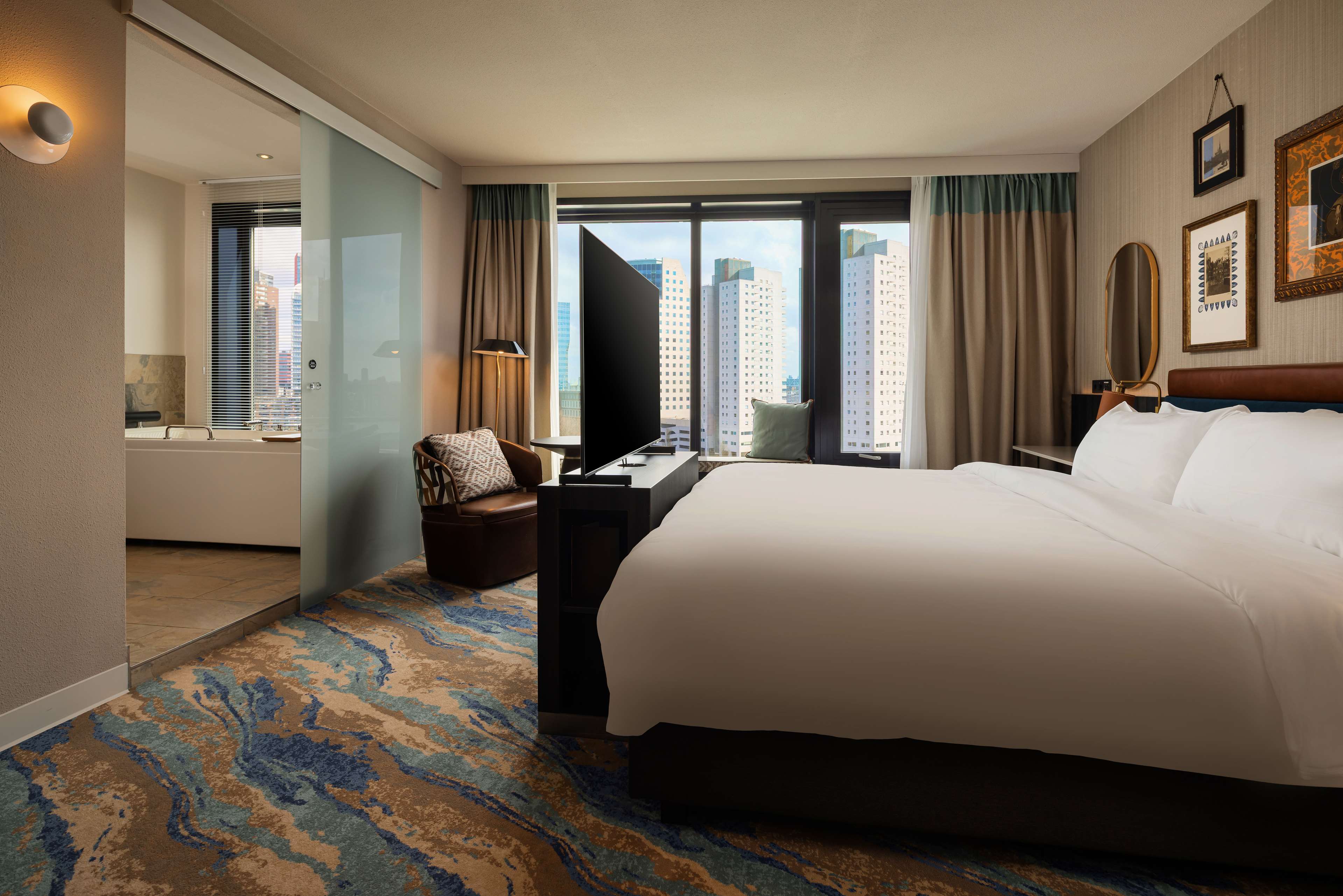 Haven Hotel Rotterdam, Curio Collection by Hilton Room Type - KING SUP RM W HARBOUR VIEW