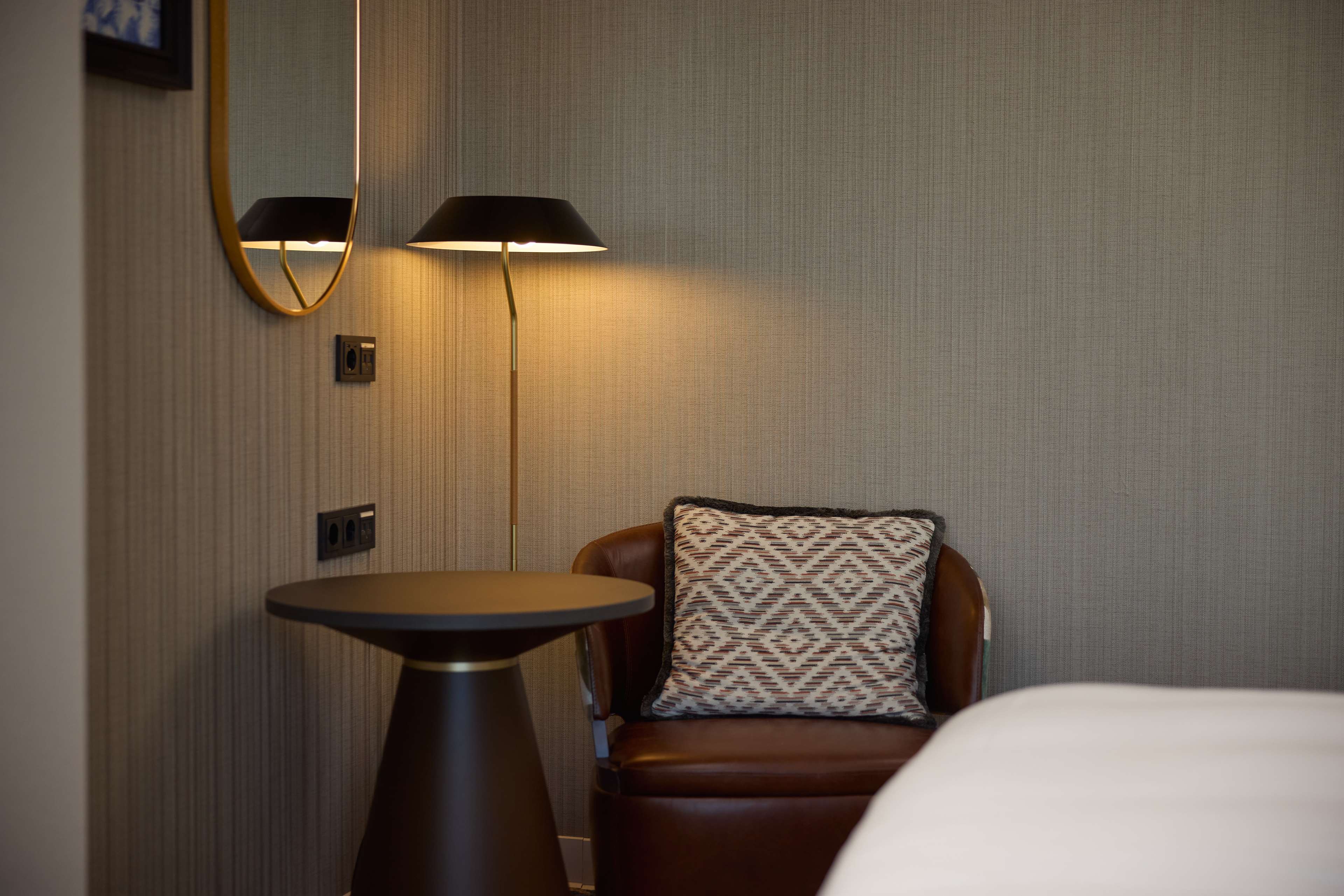 Haven Hotel Rotterdam, Curio Collection by Hilton Room Type - KG 1 BEDRM SUITE HARBOUR V