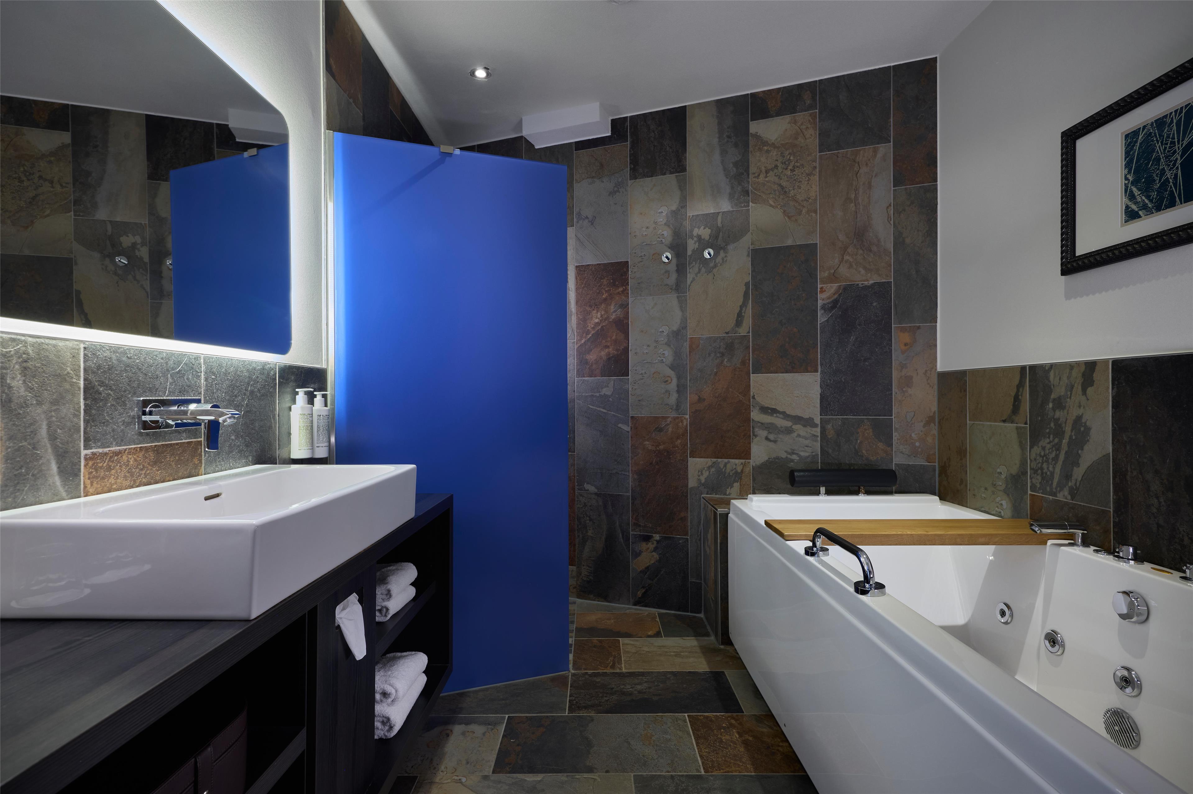 Haven Hotel Rotterdam, Curio Collection by Hilton Room Type - TWIN SUPERIOR ROOM