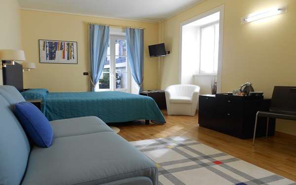 HOTEL RESIDENCE LA LUNA NEL PORTO-guestroom-Guest Room,Suite,On-Site.jpg