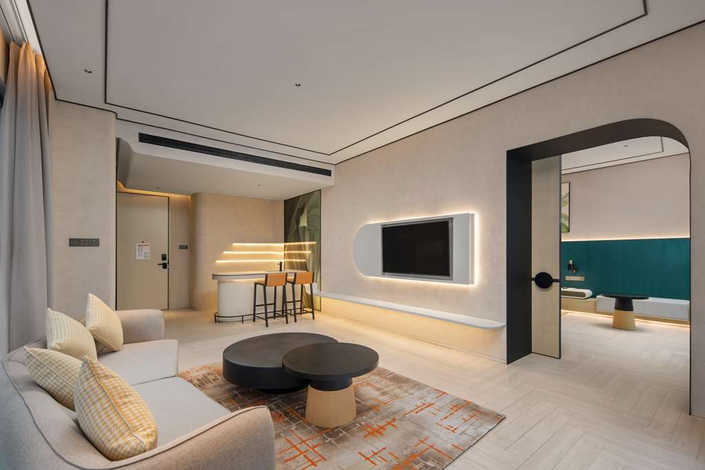 HILTON G I OLYMPIC SPORTS CENTER-guestroom-Guest Room,On-Site.jpg
