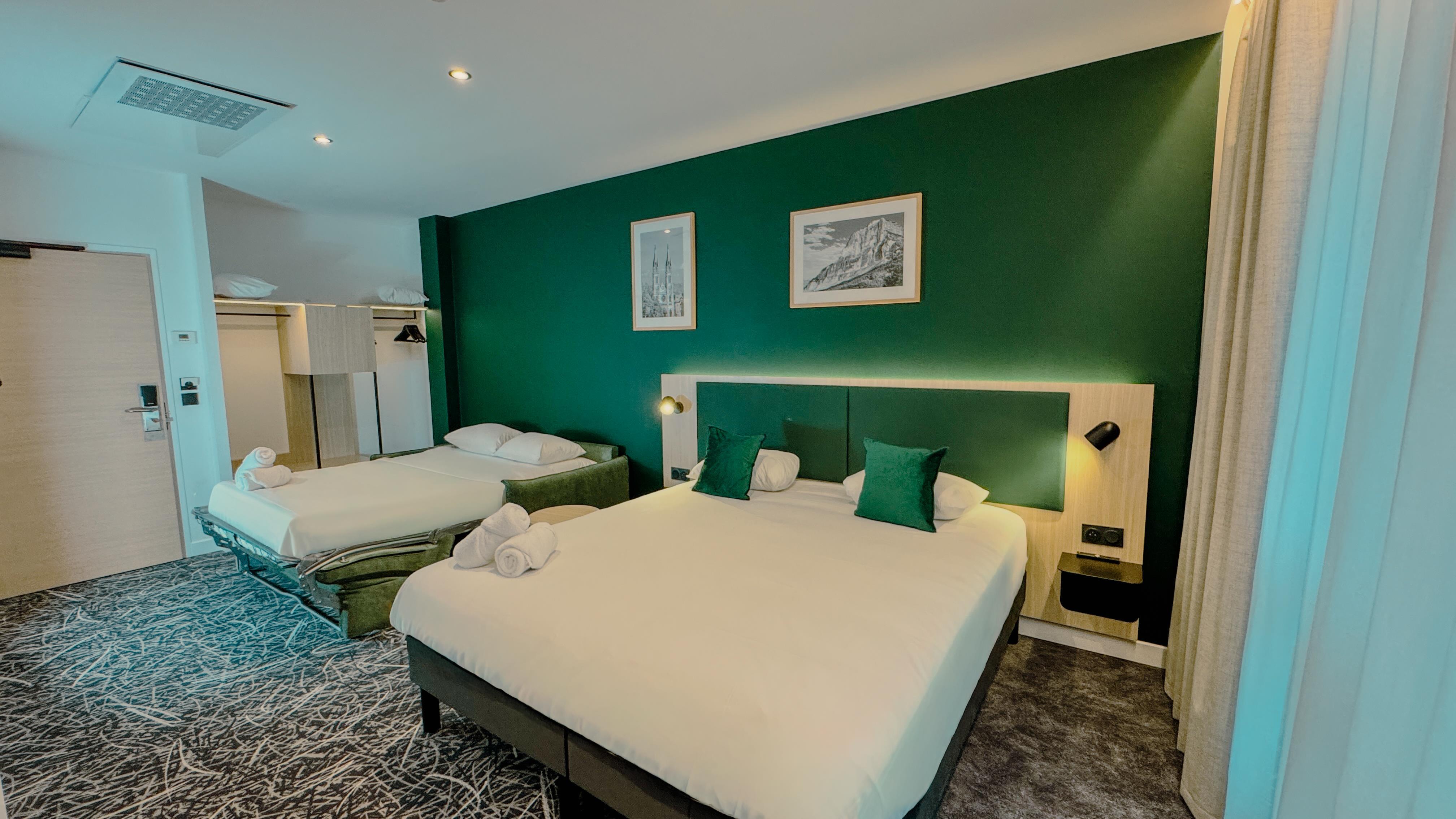 Hotel Kyriad Voiron Chartreuse - Centr'Alp Room Type - 1 King Bed, Non-Smoking, Superior Room, Sofabed, Kitchenette, Bathtub