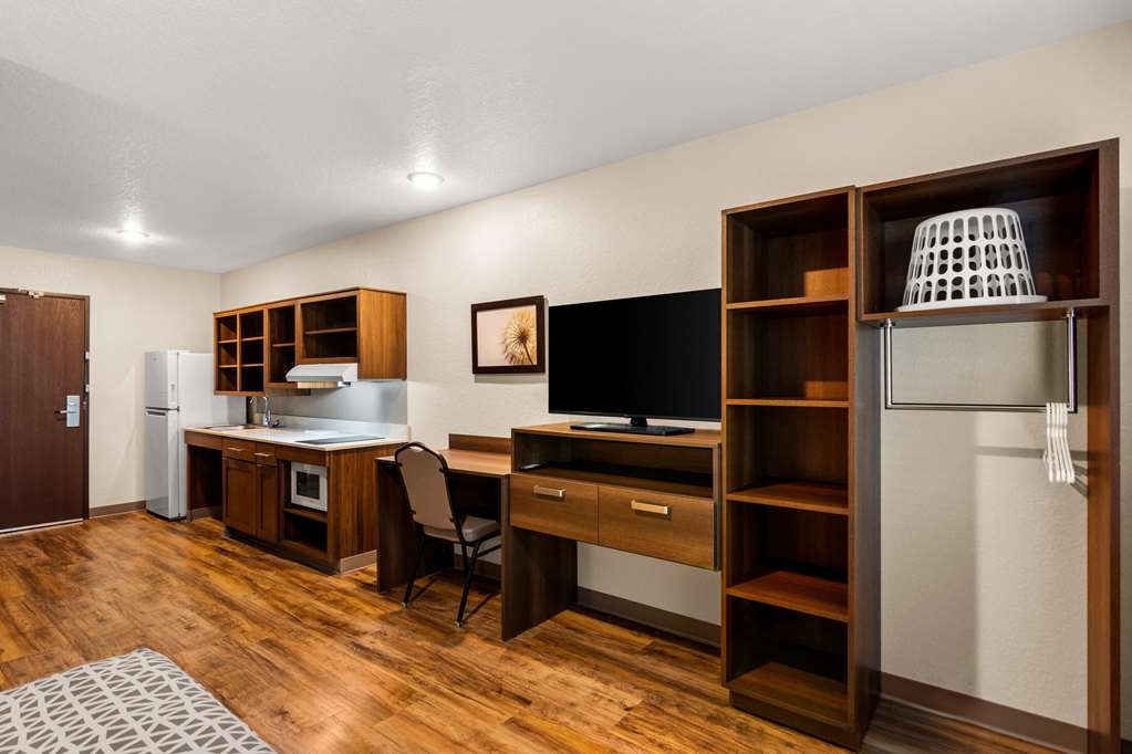 WOODSPRING SUITES PORT ST LUCIE-guestroom-Guest Room,Suite,On-Site.jpg