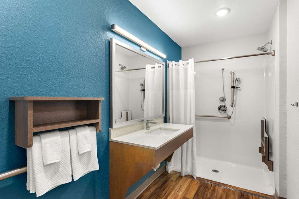 WOODSPRING SUITES PORT ST LUCIE-guestroom-Guest Room,Bathroom,On-Site.jpg