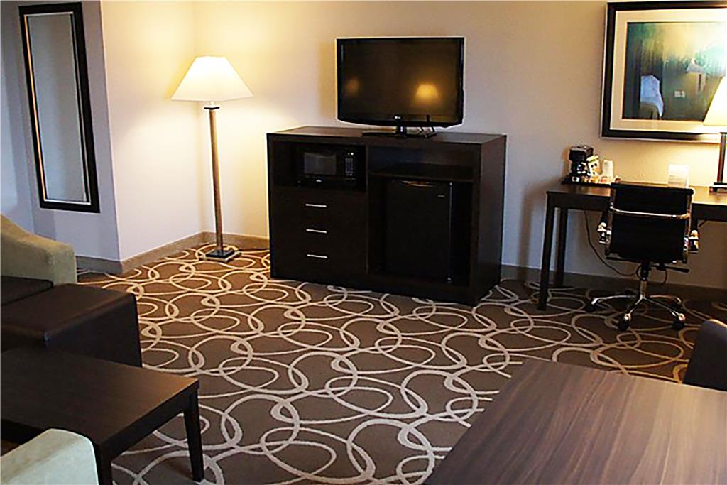 ELIMWOOD HOTEL, A RAMADA BY WYNDHAM-guestroom-Guest Room,On-Site.jpg