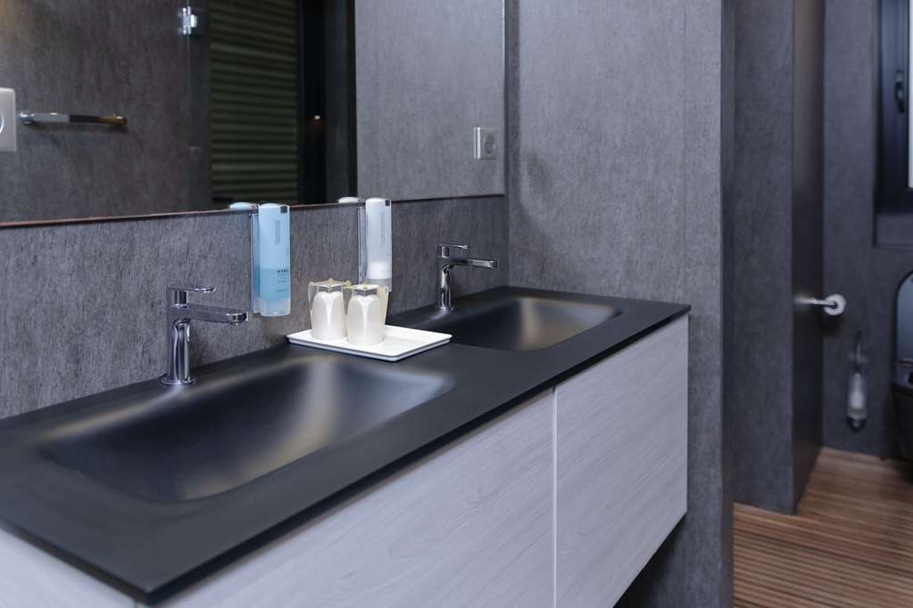 RESIDENCE REVE DE SAINT BARTH-guestroom-Guest Room,Bathroom,On-Site.jpg