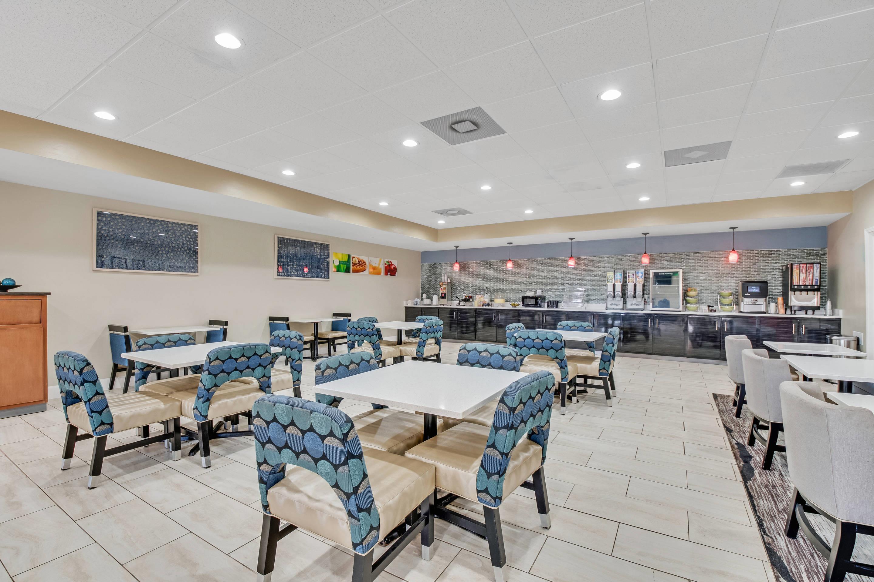 Breakfast area | Quality Inn
