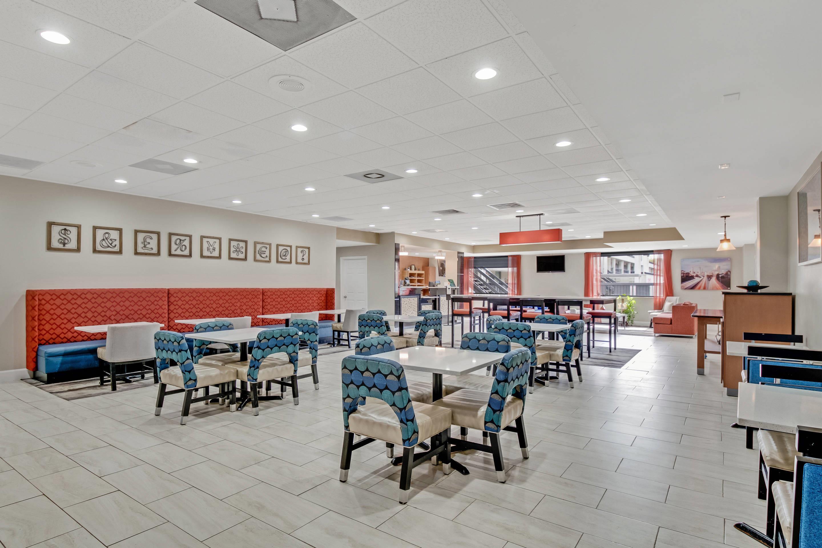 Breakfast area | Quality Inn